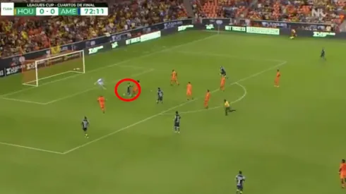 Nicolás Benedetti anotando el 0-1.