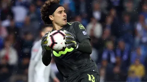 El Piojo no ve lejana la vuelta de Memo Ochoa