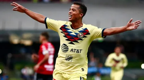 Giovani dos Santos celebrando su anotación.