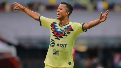 Giovani dos Santos celebrando su primer gol con América.