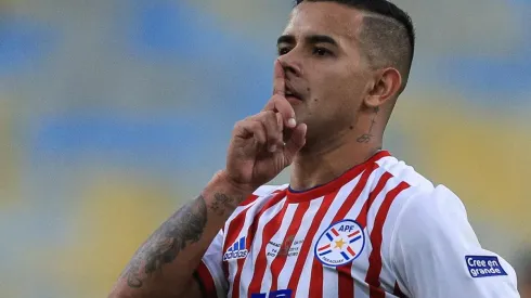 El paraguayo Derlis González es opción para reforzar el ataque del América.