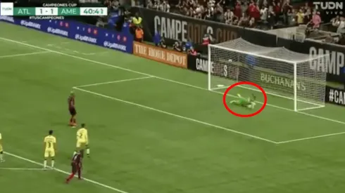 Óscar Jiménez evitó el segundo gol del Atlanta United.