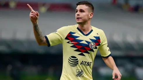 Nicolás Benedetti celebrando su anotación.