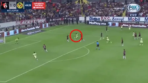 Roger Martínez cerca de igualar el partido.