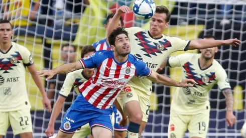 América enfrentando a Chivas en el Soldier Field.