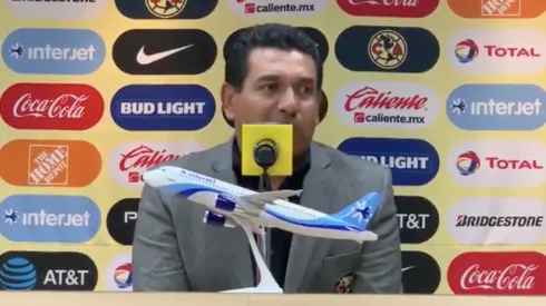 Álvaro Galindo en conferencia de prensa.