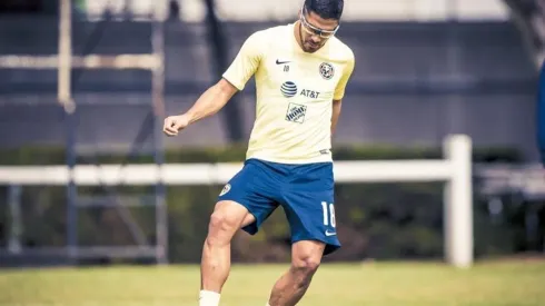 Valdez entrena con una protección en el rostro