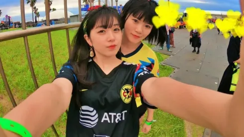 Japonesas cantan el himno del América