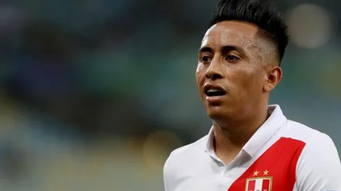 El volante peruano es suplente en el Santos de Brasil