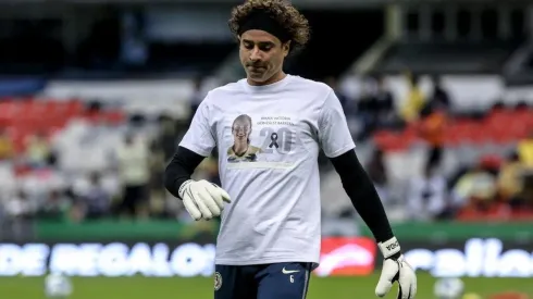 Jugadores de América salen a calentar con playeras recordando a Diana González.