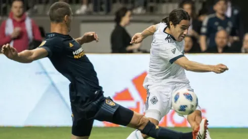 Efraín Juárez aconseja a Diego Lainez de seguir en Europa.