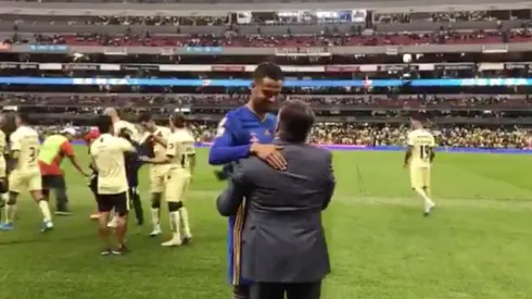 Herrera y Reyes se saludaron antes del inicio del partido.