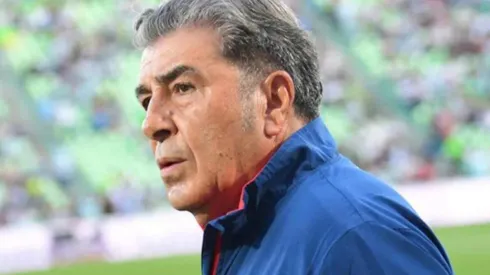 Carlos Reinoso tuvo que pagar curiosa apuesta por derrota de América.