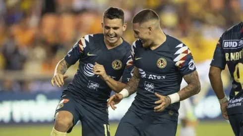 Benedetti y Castillo presentes en partido de la NBA.