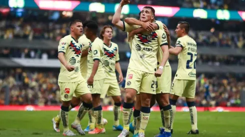 Viñas no se olvida de América y envía motivador mensaje.