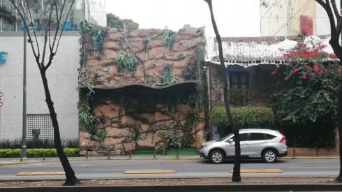 Sólo la pared falsa recuerda el lugar donde atacaron a Chava