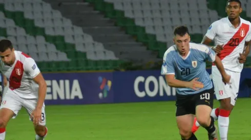 Viñas fue titular en triunfo de Uruguay sobre Perú.