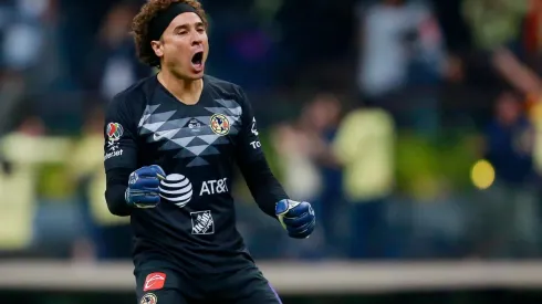 El homenaje de América a Guillermo Ochoa a 16 años del debut oficial