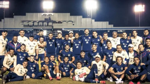 América reconoce el campo de juego previo al duelo con Comunicaciones.