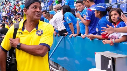 Santos se metió en la interna de Chivas entre Higuera y Pizarro