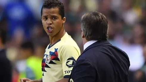 El mensaje del Piojo a Gio ante su irregularidad