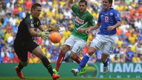 Moi destrozó a la defensa azulcrema