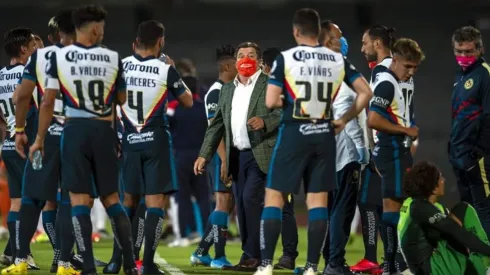 El estratega habría solicitado un refuerzo extra para presionar a los jugadores de la zaga azulcrema