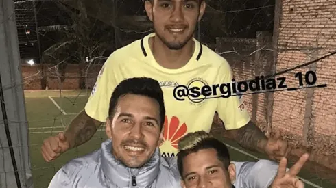 Díaz usando playeras de América aún sin jugar en el equipo.