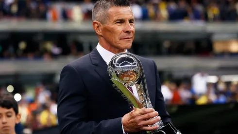 Alfredo Tena salió de América.