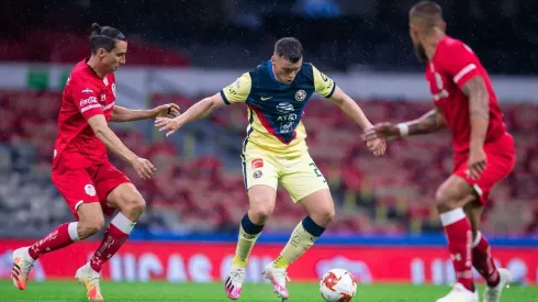 Viñas sale por lesión del campo de juego.