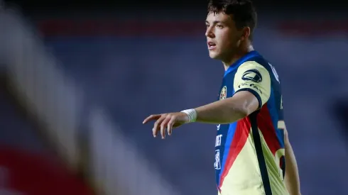 Federico Viñas tuvo que salir del partido por una molesia en la rodilla