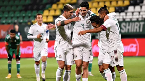 América recuerda foto de Jiménez con Lainez en Coapa.