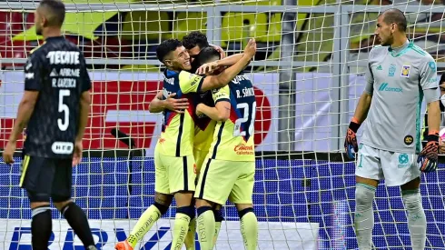 Jugadores de América celebra clasificación a Liguilla.