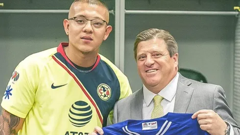 Julio Urías es aficionado de las Águilas.