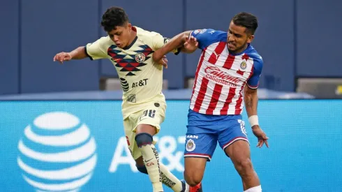 Morrison Palma conduciendo el balón. (Vía:@America_FB)