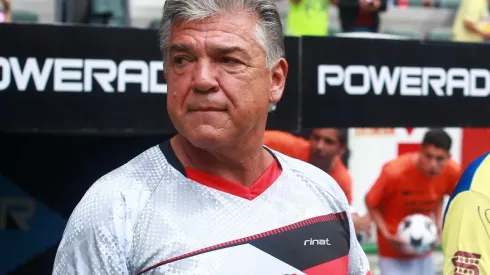 Héctor Zelada, enfadado por la eliminación, responsabilizó a Guillermo Ochoa y apoyó a Miguel Herrera.