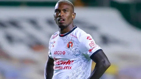 Castillo se vestirá de azulcrema.