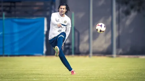 Morales le da un consejo a Solari previo al debut.