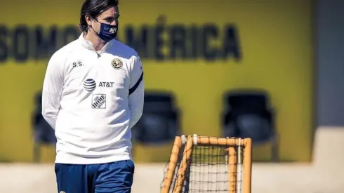 Solari no dirigió la práctica porque viajó a USA para tener la visa