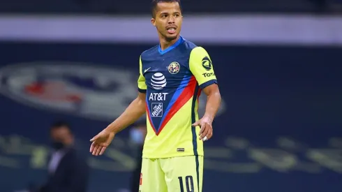 Hace un año que Gio Dos Santos no juega un partido completo.