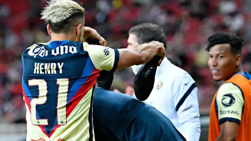 Henry celebró su segundo gol con las banderillas de Cuau.