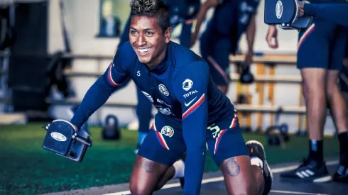 Pedro Aquino regresó con alegría a entrenar.
