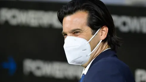 Santiago Solari en la rueda de prensa con el América