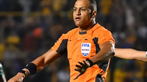 Ismail Elfath, el árbitro de la ida entre América y Olimpia.