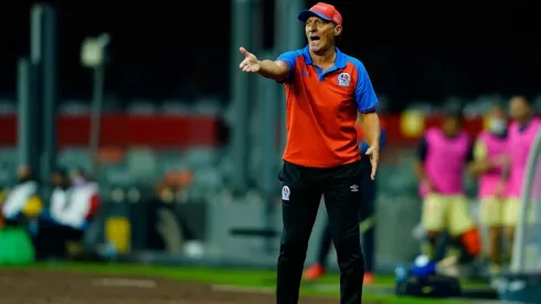 Troglio negó mala intención de sus futbolistas en las entradas.