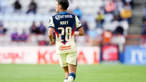 Mauro Lainez lució el nombre de su mamá en el dorsal.