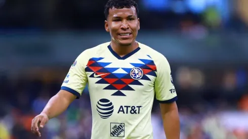 Boca podría incluir a dos futbolistas en la negociación por Roger Martínez.