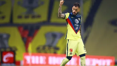 Aguilera estará al menos seis meses más en América