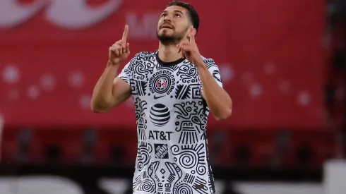 Henry Martín extendió su contrato.