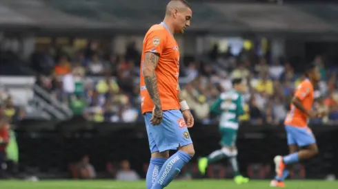 Nicolás Castillo no tiene fácil su futuro en lo futbolístico.